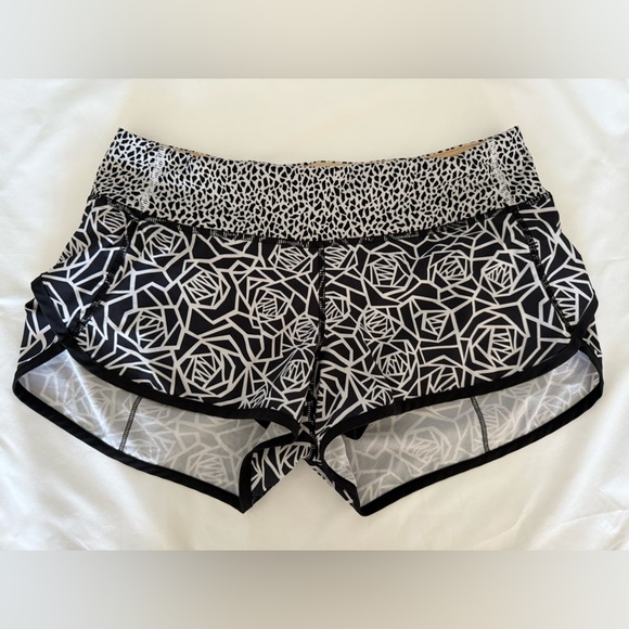 Lululemon Run: Speed Short‎ *2-way Stretch Pretty Palm Black Angel Wing / Black - Picture 6 of 10